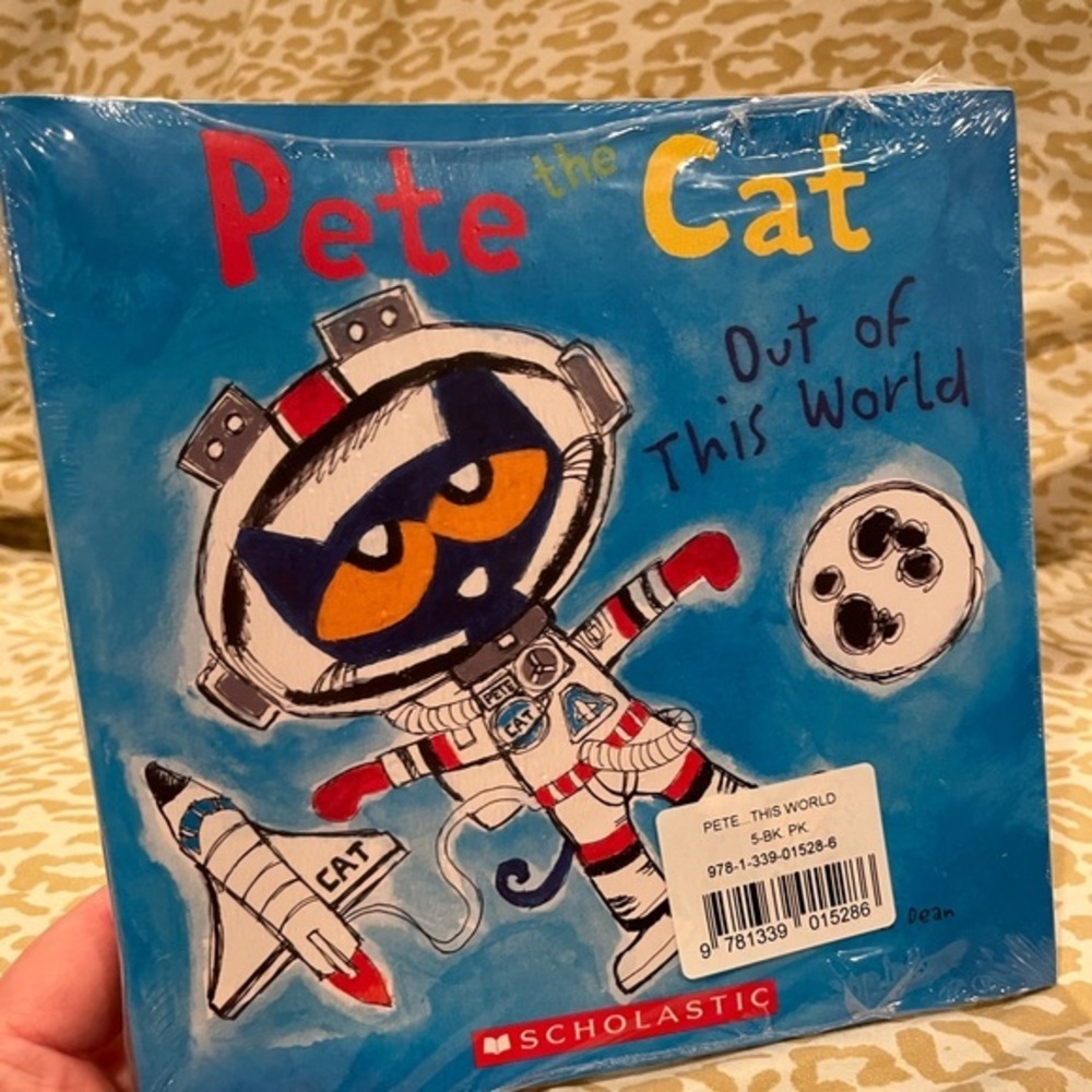 Pete the Cat Out of This World 5 Book Bundle